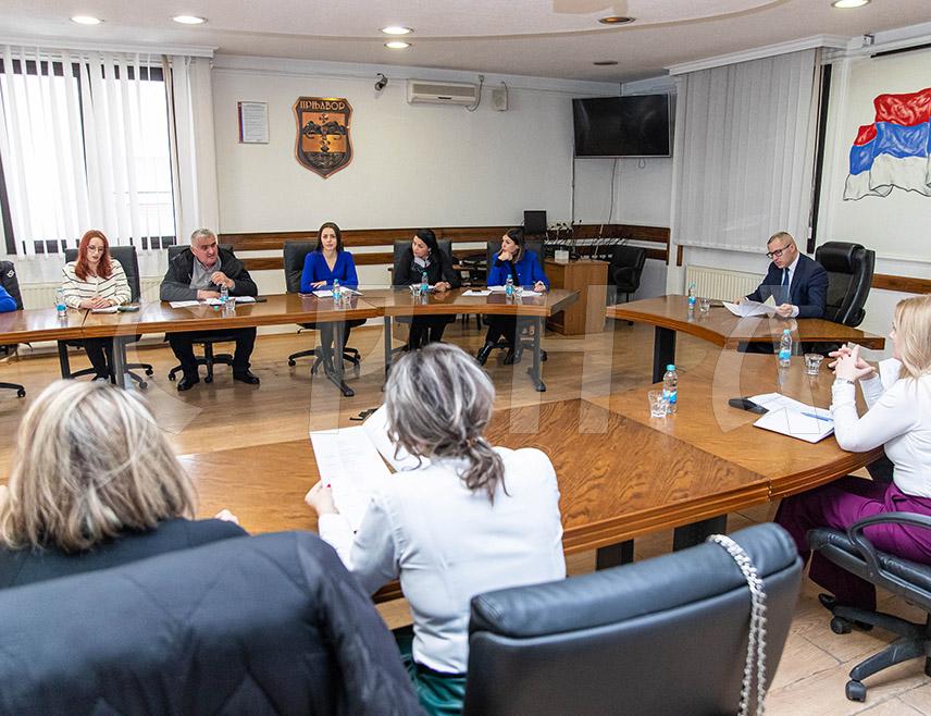 ПРЊАВОР, 27. ФЕБРУАРА /СРНА/ - На данашњем састанку Организационог одбора за обиљежавање Дана града Прњавора утврђен је календар манифестација за све категорије и узрасте.