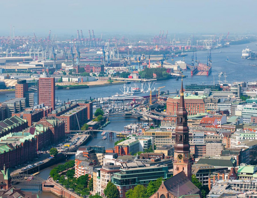 БЕРЛИН, 27. ФЕБРУАРА /СРНА/ - Штрајк радника јавног сектора у луци у Хамбургу у великој мјери је парализовао саобраћај теретних бродова у највећој и најважнијој њемачкој луци, саопштио је портпарол лучке управе.