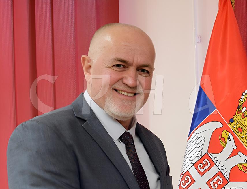 СОКОЛАЦ, 27. ФЕБРУАРА /СРНА/ - Генерал Војске Републике Српске у пензији Винко Пандуревић рекао је за Срну да судбина Републике Српске није у рукама "високог представника" нити неуставних институција БиХ, него је у рукама српског народа и његових политичких лидера.