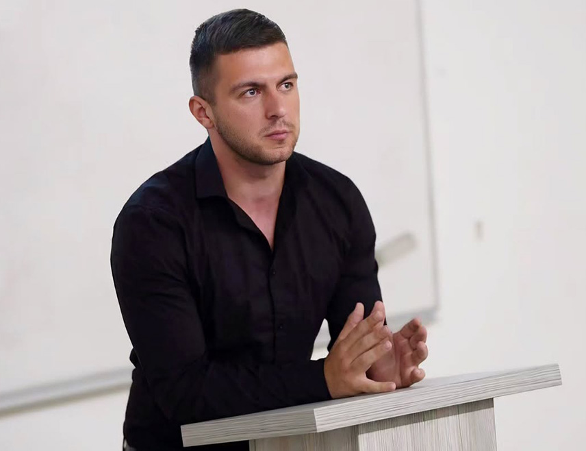 ИСТОЧНО САРАЈЕВО, 28. ФЕБРУАРА /СРНА/ - Историчар Лазар Шкобо рекао је Срни да Устав из 1992. године представља правну формулацију воље и одлучности српског народа да опстане на простору на коме живи миленијум и по и нагласио да је, упркос свим страдањима, српски народ пристао на уступак који је резултирао Дејтоном.