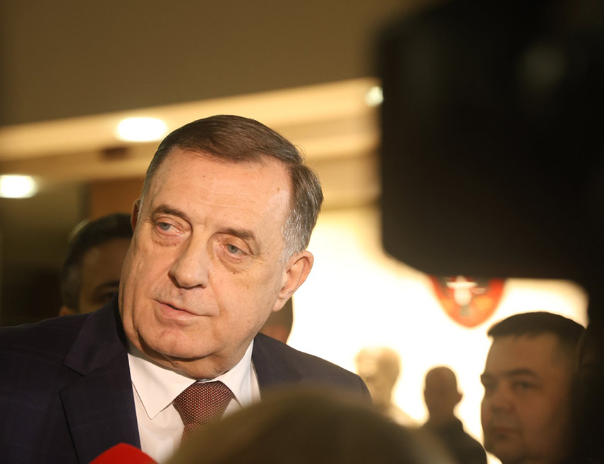 БАЊАЛУКА, 27. ФЕБРУАРА /СРНА/ - Предсједник Републике Српске Милорад Додик истакао је да је образложење пресуде Суда БиХ које је прочитала судија Сена Узуновић, најблаже речено, скандалозно и додао да оно руши све принципе на којима почива право, од свог настанка.