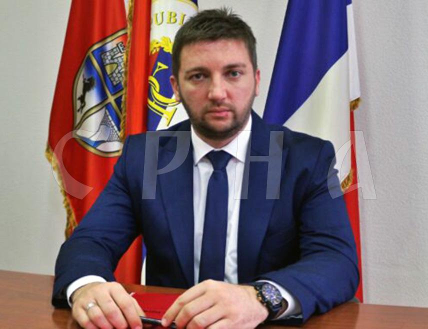 РОГАТИЦА, 28. ФЕБРУАРА /СРНА/ - Начелник општине Рогатица Нинослав Прелић рекао је за Срну да је важно да у овом тренутку српски народ буде јединствен и пружи подршку институцијама Српске да донесу најбоље могуће одлуке да се сачувају права, надлежности и Република Српска.