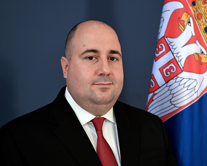 БЕОГРАД, 27. ФЕБРУАРА /СРНА/ - Члан Главног одбора владајуће СНС Душан Козарев оцијенио је да СДА Бакира Изетбеговића годинама предано ради на стварању унитарне БиХ и рушењу изворног Дејтонског споразума, чији је Србија гарант, и да данас нема право да се љуте због тога што институције Републике Српске чине све да сачувају саме основе функционисања земље која је вољом сва три конститутивна народа створена на дејтонским принципима.