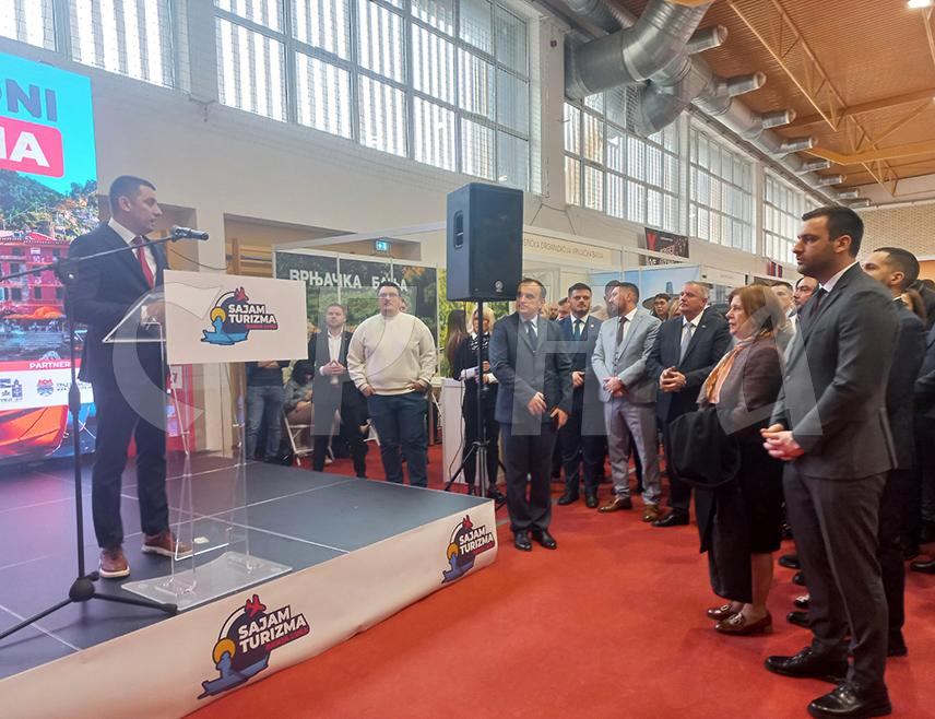 БАЊАЛУКА, 28. ФЕБРУАРА /СРНА/ - Министар трговине и туризма Републике Српске Денис Шулић рекао је да је у јануару забиљежено близу 8.500 ноћења више него у јануару прошле године, те да је то добар почетак године.