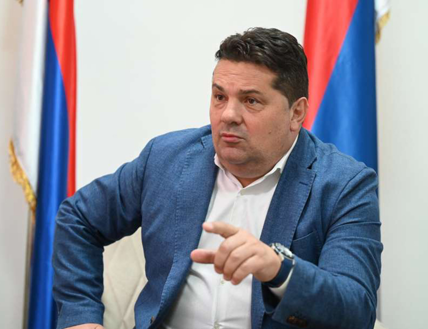 БЕОГРАД, 28. ФЕБРУАРА /СРНА/ - Устав Републике Српске је стуб који је сачувао и заштитио српски народ и Српску, изјавио је вечерас предсједник Народне скупштине Ненад Стевандић.