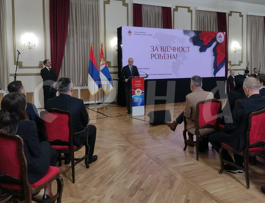 БЕОГРАД, 28. ФЕБРУАРА /СРНА/ - Премијер Србије Милош Вучевић изјавио је да је однос Републике Српске и Србије чврста спона културних и историјских веза и да их нико и никада неће покидати.