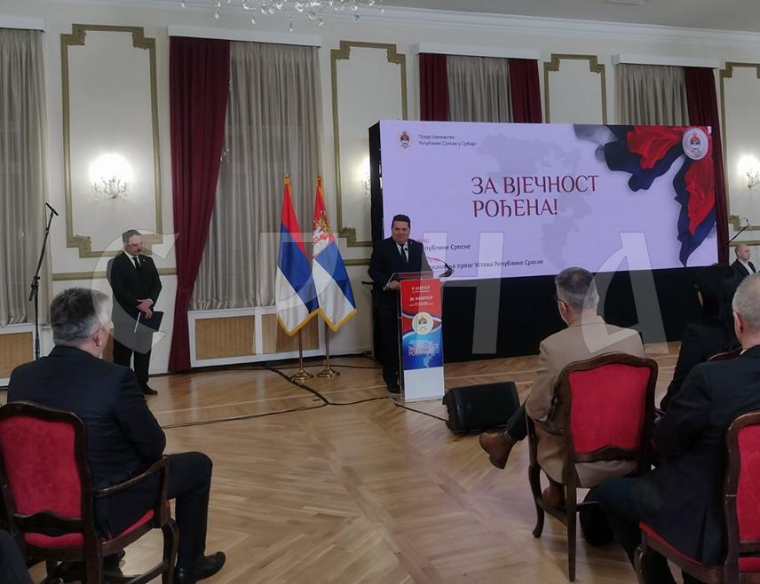 БЕОГРАД, 28. ФЕБРУАРА /СРНА/ - Република Српска и Србија ослоњене су једна на другу, то заједништво није поклекло ни у тешким временима, рекао је предсједник Народне скупштине Републике Српске Ненад Стевандић.