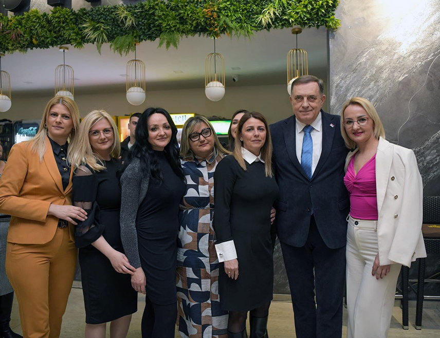 ЗВОРНИК, 28. ФЕБРУАРА /СРНА/ - Предсједник Републике Српске Милорад Додик сигуран је да ће политичким средствима побиједити самосталност Српске.