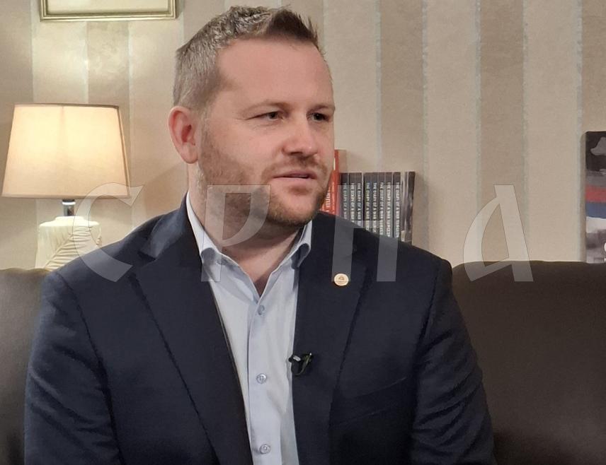 БАЊАЛУКА, 1. МАРТА /СРНА/ - Вршилац дужности директора "Службеног гласника  Републике Српске" Милош Лукић изјавио је да је Република Српска увијек отворена за дијалог, јер у њену корист иде Устав, Дејтонски мировни споразум, те на крају иницијални договор који је створио овакву БиХ.