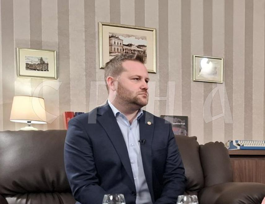 БАЊАЛУКА, 1. МАРТА /СРНА/ - Вршилац дужности директора "Службеног гласника Републике Српске" Милош Лукић рекао је да се улога и значај Новинске агенције Републике Српске - СРНА остварује кроз њено присуство и извјештавање из сваке локалне заједнице у Српској.