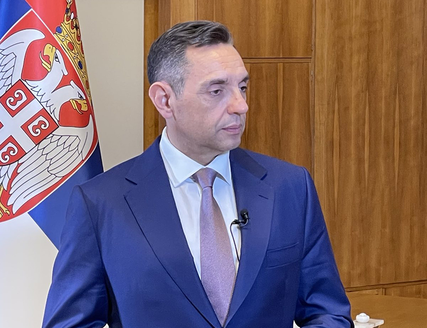 БЕОГРАД, 1. МАРТА /СРНА/ - Пресуда предсједнику Републике Српске Милораду Додику је напад на Дејтонски споразум и на мир у БиХ и ако буде спроведена и покушају да ухапсе Додика као легитимног предсједника Републике Српске, Дејтонски споразум неће преживјети, као ни БиХ, оцијенио је потпредседник Владе Србије Александар Вулин.