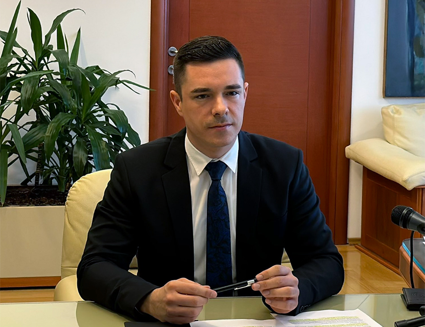 БАЊАЛУКА, 1. МАРТА /СРНА/ - Министар правде Српске Милош Букејловић изјавио је да улога Устава Републике Српске није само правна, већ и историјска и национална, јер чува вриједности на којима је Српска утемељена и осигурава њен трајни опстанак као политичког, правног и друштвеног субјекта.