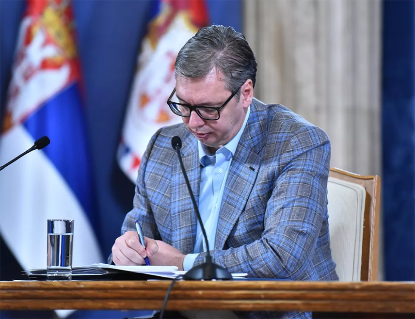 БЕОГРАД, 2. МАРТА /СРНА/ - Предсједник Србије Александар Вучић рекао је данас у Крепољину код Жагубице да су блокаде за три мјесеца разориле економију земље, али да ће се Србија подићи и ове године бити међу прве три државе по стопи раста у Европи.