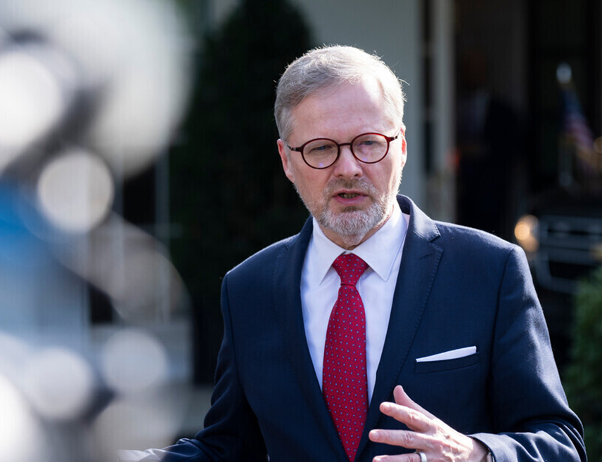 ПРАГ, 2. МАРТА /СРНА - Ројтерс/ - Чешки премијер Петр Фијала изјавио је да 
праведан и одржив мир мора да буде циљ у Украјини, те да ће војна помоћ тој земљи у борби против напада из Русије помоћи да се то оствари.