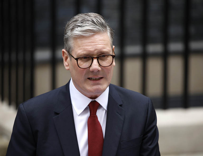 ЛОНДОН, 2. МАРТА /СРНА-Ројтерс/ - Британски премијер Кир Стармер најавио је нови споразум вриједан 1,6 милијарди фунти /двије милијарде долара/ који ће Украјини омогућити куповину 5.000 ракета за противваздушну одбрану.