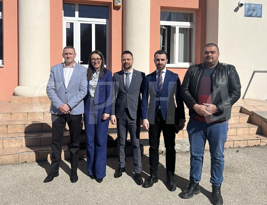 DRVAR, MARCH 3 /SRNA/ - The Minister of Finance and Treasury in the Council of Ministers, Srđan Amidžić, has said today in Drvar that Republika Srpska is the meeting place of all Serbs in BiH and it will keep providing institutional support to Serb returnee municipalities in the Federation of BiH /FBiH/.