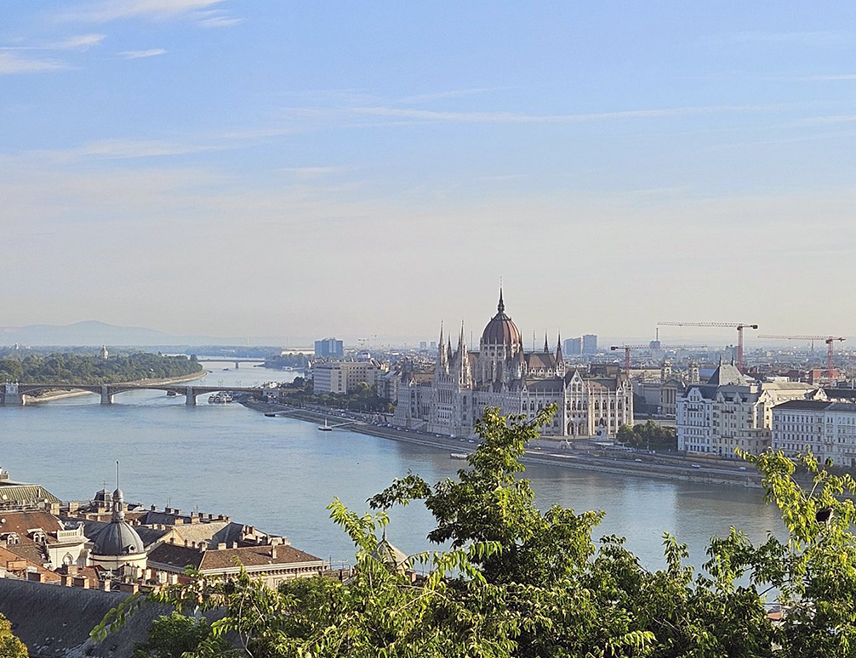 БУДИМПЕШТА, 4. МАРТА /СРНА/ - Мађарска је блокирала нацрт документа ЕУ о безбједносним гаранцијама и новој војној помоћи Украјини, пише лист "Политико".