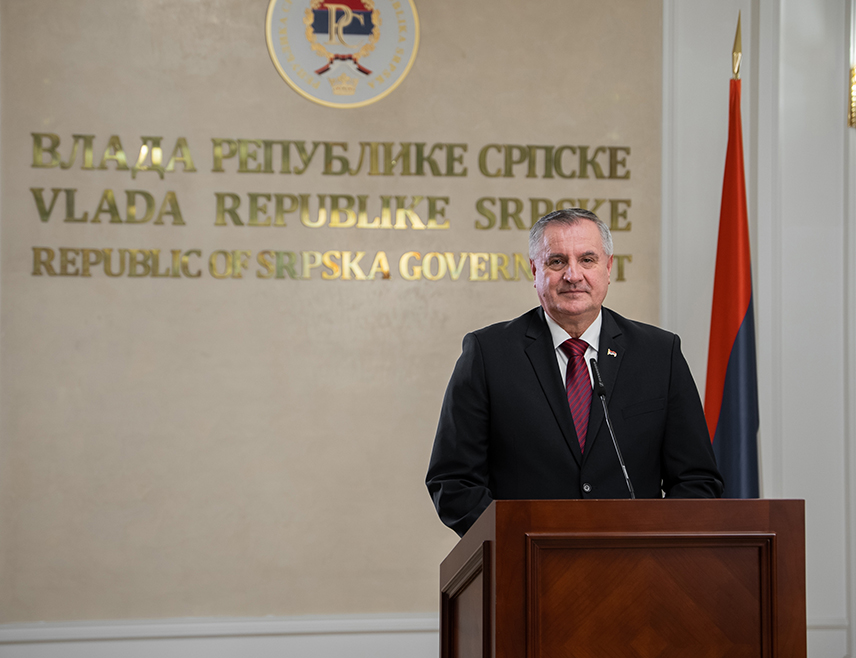 БАЊАЛУКА, 4. МАРТА /СРНА/ - Премијер Републике Српске Радован Вишковић рекао је да посланик ПДП-а Игор Црнадак подлим објавама на друштвеним мрежама жели по ко зна који пут да се додвори својим шефовима, а у недостатку аргумената прибјегава лажима на рачун предсједника Владе.