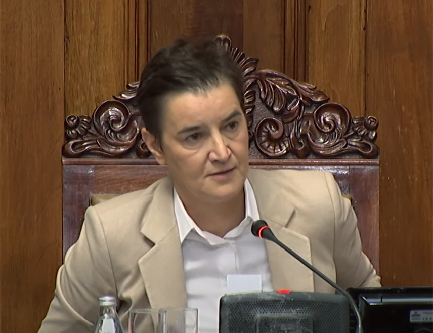 БЕОГРАД, 4. МАРТА /СРНА/ - Предсједник Народне скупштине Ана Брнабић саопштила је да је током напада посланика опозиције на данашњој сједници повријеђена и посланик Соња Илић, која је у осмом мјесецу трудноће, тако да је она угрожена, а љекари се боре за њену бебу.