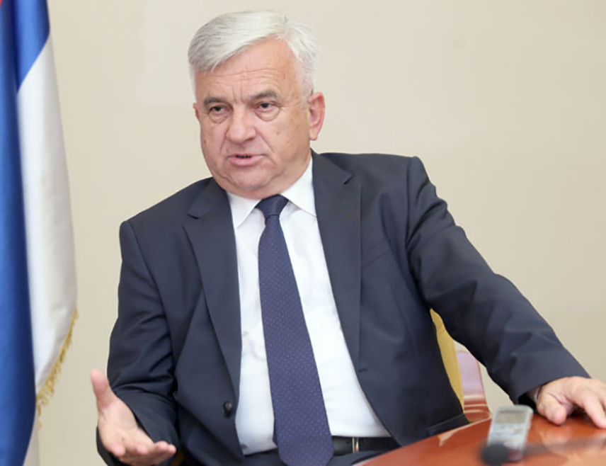 БАЊАЛУКА, 4. МАРТА /СРНА/ - Бивши предсједник Народне скупштине Републике Српске Недељко Чубриловић рекао је Срни да није пријатно гледати сцене из највишег законодавног органа у Србији које, како је оцијенио, никоме не могу донијети ништа добро.