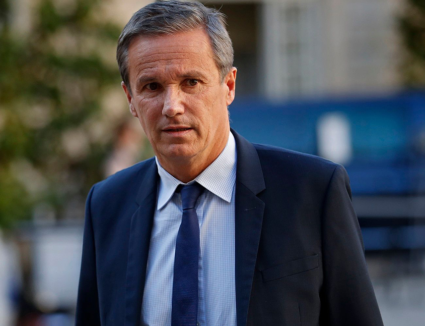 ПАРИЗ, 4. МАРТА /СРНА/ - Суспендовање америчке војне помоћи Украјини је једини начин да се заустави сукоб и да се украјински предсједник Владимир Зеленски натјера да учествује у преговорима, изјавио је лидер француске странке Устани Француска Никола Дупо-Ења.