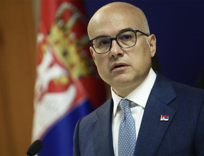 БЕОГРАД, 4. МАРТА /СРНА/ - Премијер Србије у оставци Милош Вучевић изјавио је након нереда у Скупштини Србије да држава мора да покаже снагу, да реагује и заштити себе.