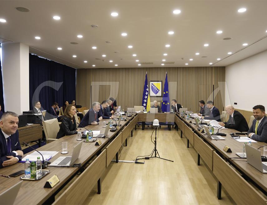 САРАЈЕВО, 4. МАРТА /СРНА/ - Савјет министара формирао је данас Тим за утврђивање плана поступања по пресуди у поступку Вијадукт" против БиХ од које ово словеначко предузеће потражује око 55 милиона евра.