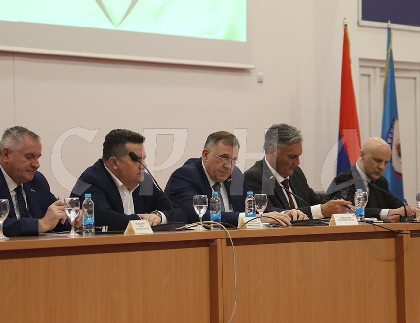 БАЊАЛУКА, 5. МАРТА /СРНА/ - Предсједник Републике Српске Милорад Додик најавио је да ће до краја седмице ступити на снагу Закон о забрани дјеловања Високог судског и тужилачког савјета и да дешавања у Федерацији БиХ ништа неће значити за Српску.