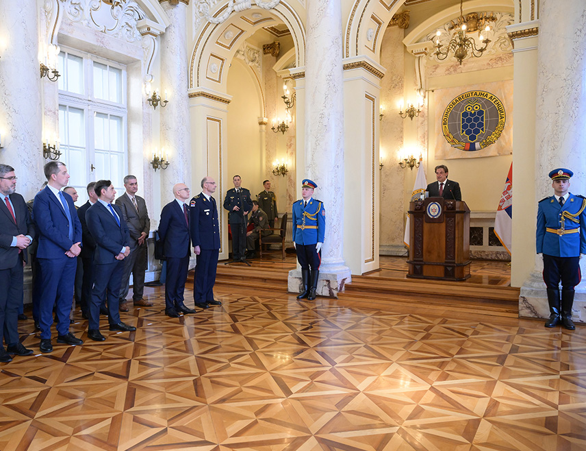 БЕОГРАД, 5. МАРТА /СРНА/ - Министар одбране Србије Братислав Гашић изразио је данас увјерење да ће Војнообавјештајна агенција /ВОА/ и у будућности да буде непремостива брана спољним непријатељима, а истовремено поуздан ослонац државном и војном руководству земље.