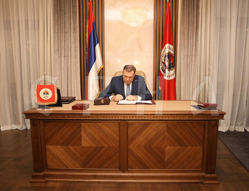 БАЊАЛУКА, 5. МАРТА /СРНА/ - Предсједник Републике Српске Милорад Додик вјерује да је урадио добар посао потписујући указе о проглашењу четири закона којима, како је рекао, враћа Српској њено право, субјективитет и уставну надлежност.