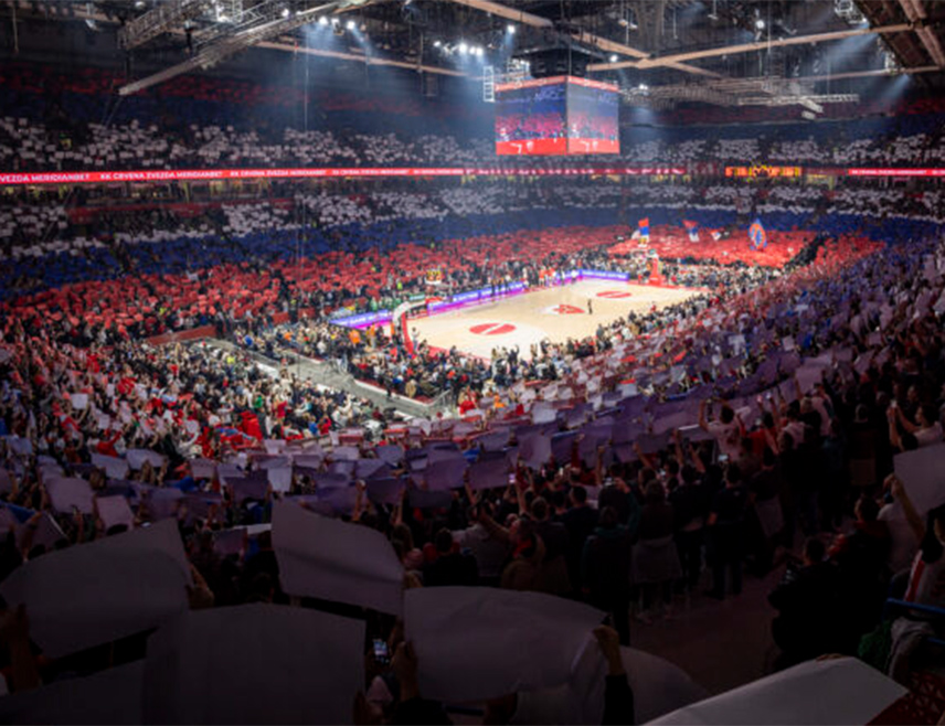 БЕОГРАД, 5. МАРТА /СРНА/ - Кошаркашки клуб "Црвена звезда" кажњен је са 10.000 евра због увредљивог скандирања на рачун појединаца који су учествовали у утакмици са литванским "Жалгирисом" прошле седмице у Београду, објавила је Евролига.