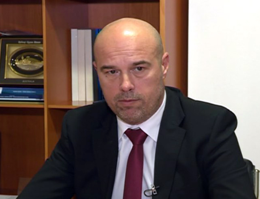 БАЊАЛУКА, 6. МАРТА /СРНА/ - Правник Милан Тегелтија рекао је да су три најопасније заблуде пласиране Бошњацима од Дејтона до данас да нешто у БиХ може силом да се ријеши у корист Сарајева, друга је да ће им у том помоћи странци, а трећа је да из Сарајева може да се господари Републиком Српском и да је Дејтон привремена "луђачка кошуља".