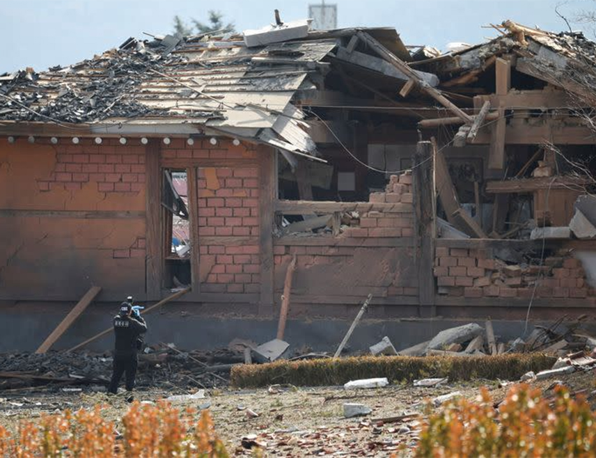 СЕУЛ, 6. МАРТА /СРНА/ - Број повријеђених након што су јужнокорејски борбени авиони случајно испустили бомбе изнад цивилног подручја у граду Почеонси, сјеверно од Сеула, порастао је на 15, јавила је јужнокорејска агенција Јонхап.