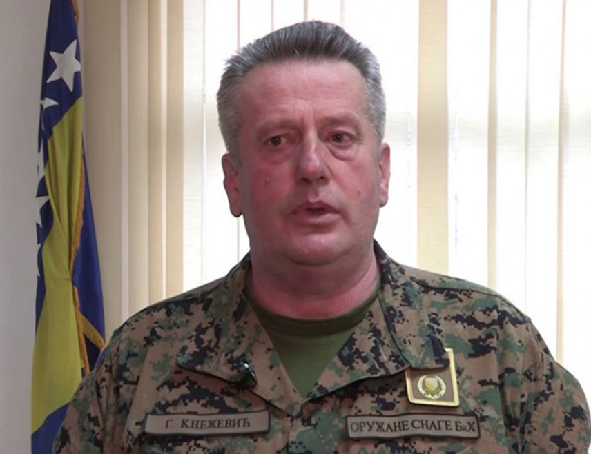 САРАЈЕВО, 6. МАРТА /СРНА/ - Начелник Заједничког штаба Оружаних снага БиХ Гојко Кнежевић и командант Еуфора Флорин Маријан Барбу истакли су на састанку у Сарајеву да је тренутна безбједносна ситуација у БиХ мирна и стабилна.