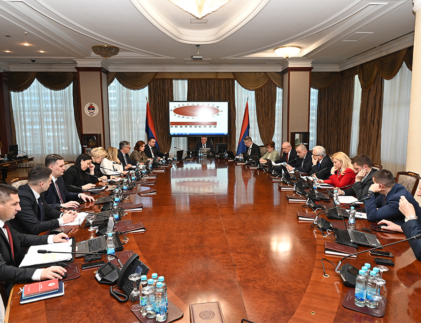 БАЊАЛУКА, 6. МАРТА /СРНА/ - Влада Републике Српске усвојила је данас одлуку о изради стратегије управљања јавним финансијама Српске за период од 2026. до 2030. године, чији је дугорочни циљ унапређење фискалне и макроекономске стабилности и развој доброг система и праксе управљања јавним финансијама.