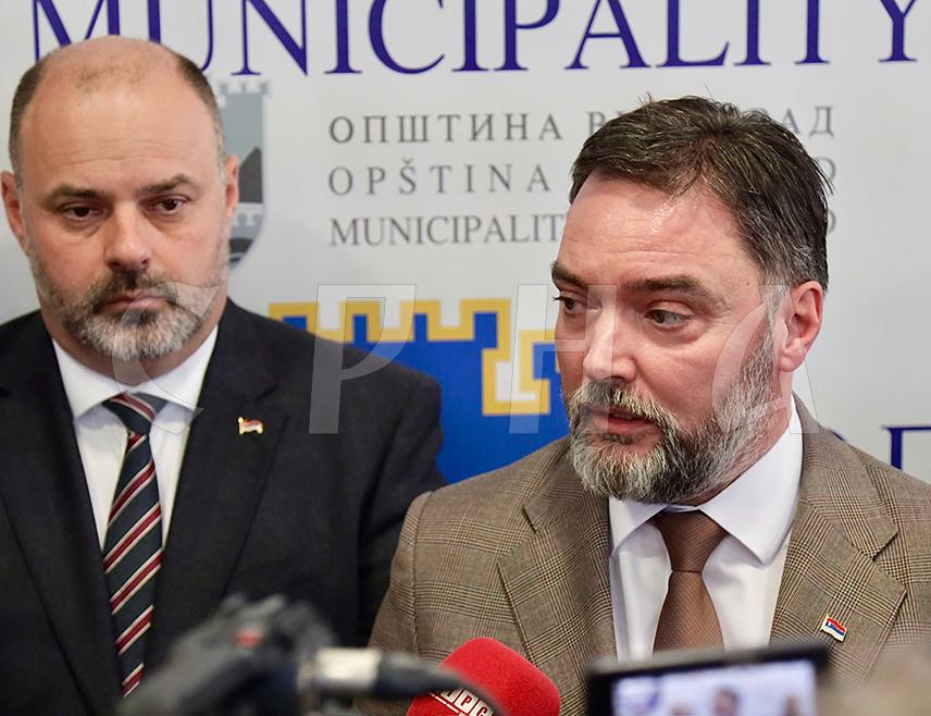 ВИШЕГРАД, 6. МАРТА /СРНА/ - Замјеник предсједавајуће Савјета министара Сташа Кошарац изјавио је да је удар на српски кадар у заједничким институцијама на нивоу БиХ добро осмишљен пројекат Мајкла Марфија, Кристијана Шмита, "тројке" и опозиције из Републике Српске са опасним циљем деконституисања српског народа.