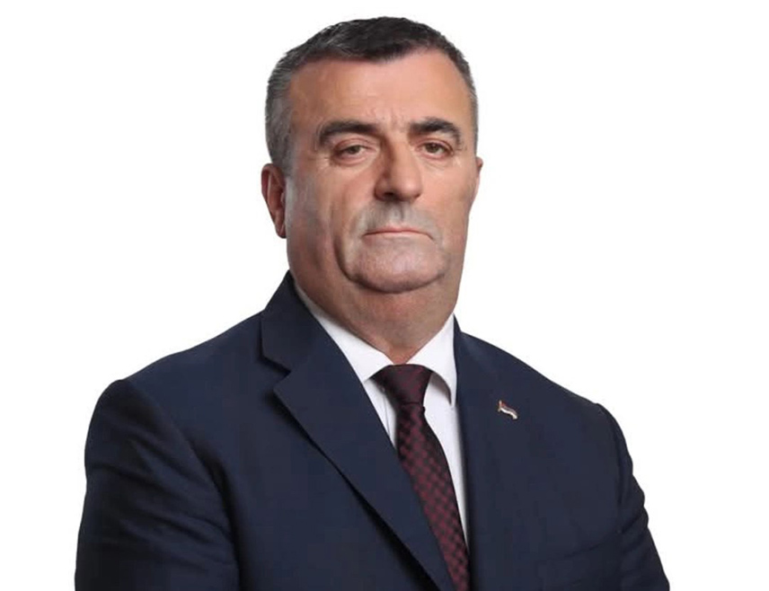 ВЛАСЕНИЦА, 6. МАРTА /СРНА/ - Начелник општине Власеница Мирослав Краљевић позвао је становнике Власенице да се уздрже од било каквих провокација, пријетњи или покушаја насиља и да не прихватају нетачне вијести пласиране путем одређених портала, посебно из Федерације БиХ.