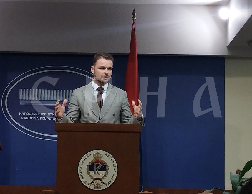 БАЊАЛУКА, 6. МАРТ /СРНА/ - Предсједик ПДП-а Драшко Станивуковић изјавио је да су сазрели услови да се разговара о новом уставу Републике Српске и да ће у томе ова странка дјеловати као корективни фактор.