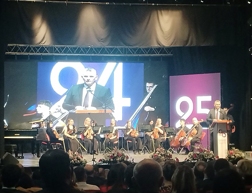 БРЧКО, 7. МАРТА /СРНА/ - Градоначелник Брчког Синиша Милић изјавио је на прослави 25 година од успостављања дистрикта да ће бољег сутра сигурно бити, формално и суштински, али само ако ће то бити одраз аутентичних интереса оних који живе у Брчком и у БиХ - Срба, Бошњака, Хрвата и свих осталих.