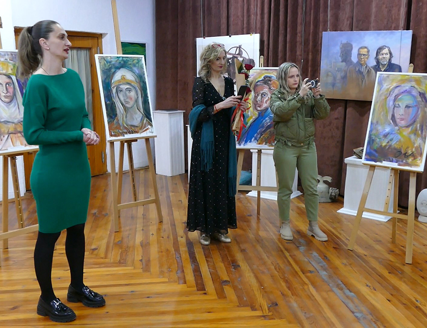 ВИШЕГРАД, 7. МАРТА /СРНА/ - Културни центар "Иво Андрић" у Вишеграду организовао је поводом 8. марта, Међународног дана жена, музичко вече и изложбу слика под називом "Знамените Српкиње", коју је приредила сликарка Весна Нешковић.