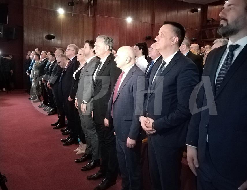 БРЧКО, 7. МАРTА /СРНА/ - Свечана академија поводом 25 година од оснивања Брчко дистрикта почела је данас у Градском дому културе у присуству представника локалне власти, институција Републике Српске, Федерације БиХ и заједничких институција, као и међународних званичника.