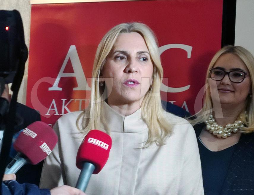 ЛАКТАШИ, 7. МАРТА /СРНА/ - Потпредсједник СНСД-а Жељка Цвијановић изјавила је да су ово сложена политичка времена али да су жене у Републици Српској препознале важност да окупљени заједно превазиђемо одређене проблеме.