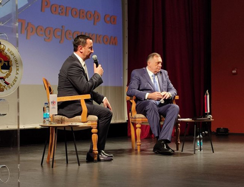 ТРЕБИЊЕ, 7. МАРТА /СРНА/ - Предсједник Републике Српске Милорад Додик рекао је током трибине у Tребињу да ће бити ту док има подршку народа, а да људи из СДС-а и ПДП-а покушавају да прихвате муслимане као сараднике.