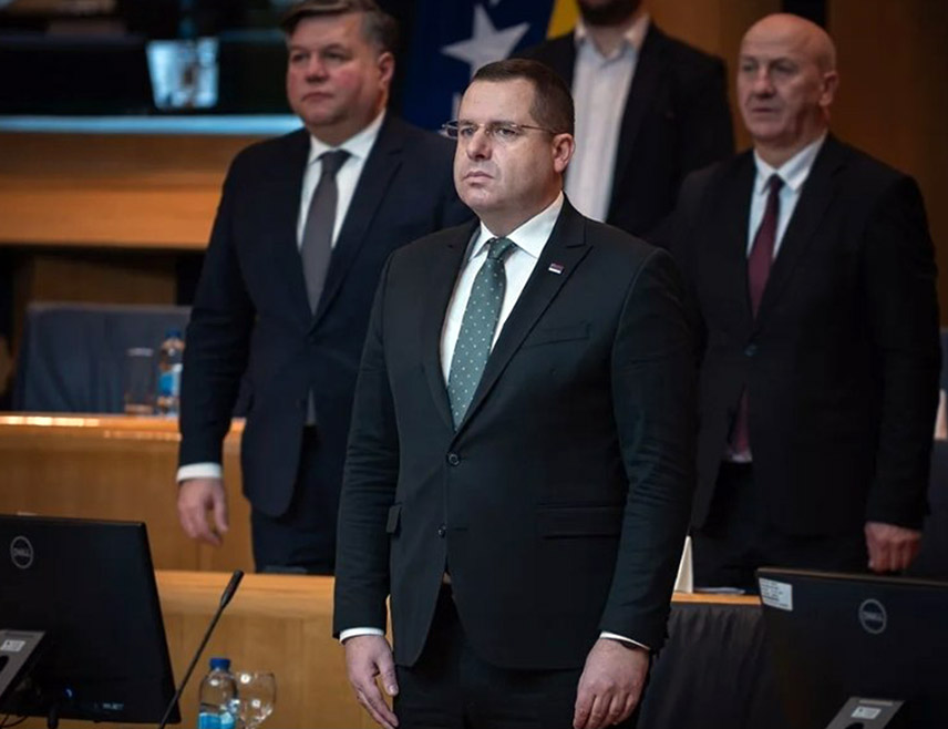 БАЊАЛУКА, 9. МАРТА /СРНА/ - Делегат у Клубу Срба у Дому народа Парламентарне скупштине БиХ Радован Ковачевић истакао је да одбраном Устава БиХ Република Српска ради на томе да се БиХ врати у оквир владавине права и Устава.