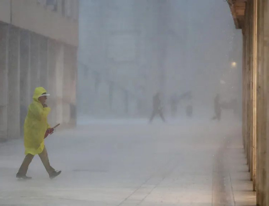 ЗАГРЕБ, 9. МАРТА /СРНА/ - За уторак је жути аларм проглашен за Лику и Горски котар, а промјенљиво вријеме с кишом, према прогнозама метеоролога, задржаће се све до викенда.