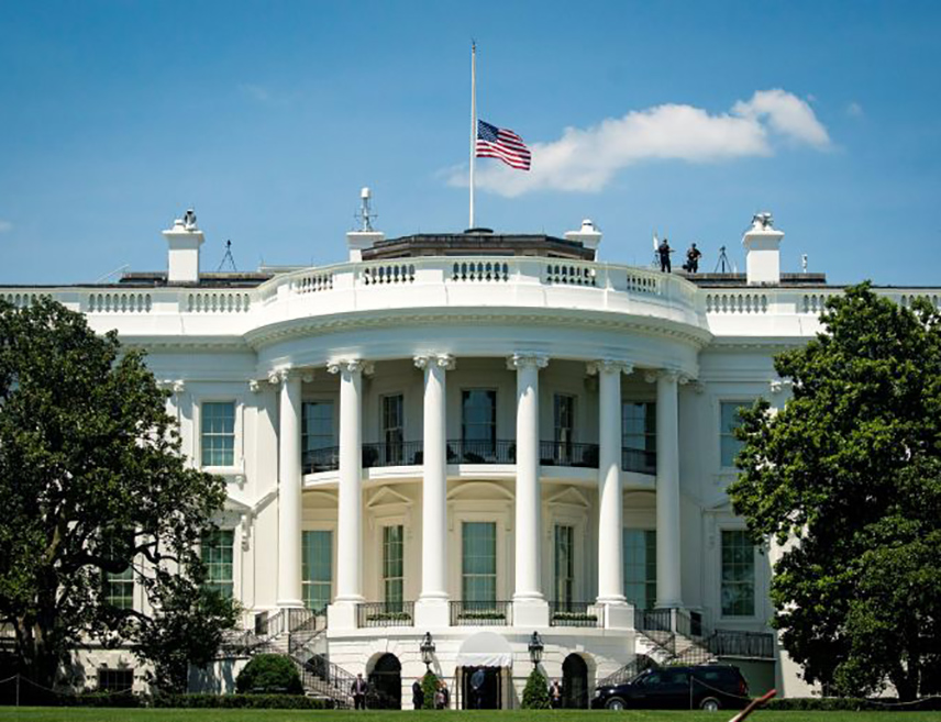 ВАШИНГТОН, 9. МАРТА /СРНА-Ројтерс/ - Америчка тајна служба саопштила је да је рано јутрос убила наоружаног човјека испред Бијеле куће након сукоба са органима за провођење закона.