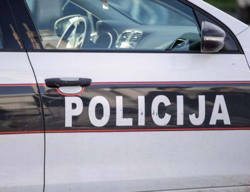 ВИСОКО, 10. МАРТА /СРНА/ - Брутално убиство догодило се у Високом, у насељу Луке, гдје је убијен двадесетчестворогодишњак, а осумњичени је ухапшен након пријаве шта се догодило, потврђено је у МУП-у Зеничко-добојског кантона.
