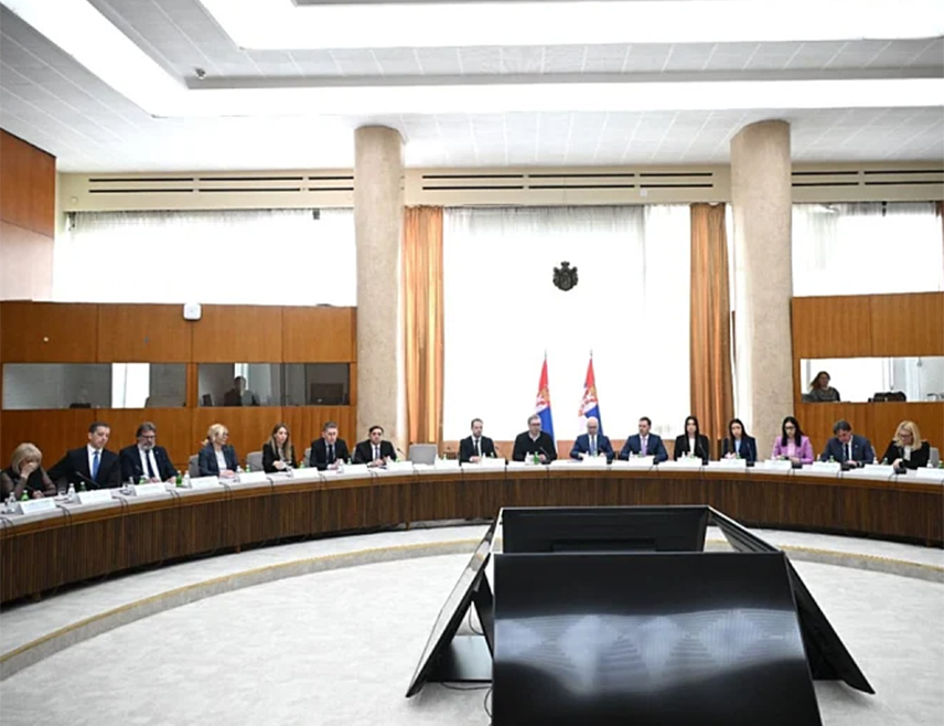 БЕОГРАД, 10. МАРТА /СРНА/ - Предсједник Србије Александар Вучић објавио је да је на сједници Владе данас разматрана информација о актуелној безбједносној ситуацији у земљи и региону, са посебним фокусом на Косово и Метохију и БиХ, као и о свеукупним аспектима протеста најављеног за 15. март.