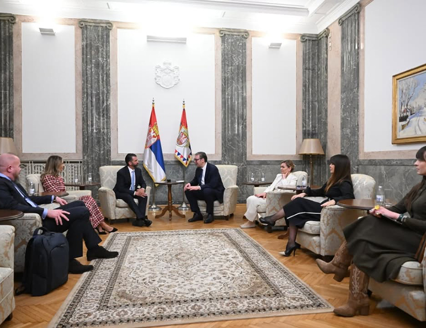 БЕОГРАД, 11. МАРТА /СРНА/ - Предсједник Србије Александар Вучић састао се са сином америчког предсједника Доналдом Трампом Млађим у Београду, те оцијенио да овај сусрет симболизује посвећеност јачању билатералних односа и заједничком раду на рјешавању глобалних изазова.