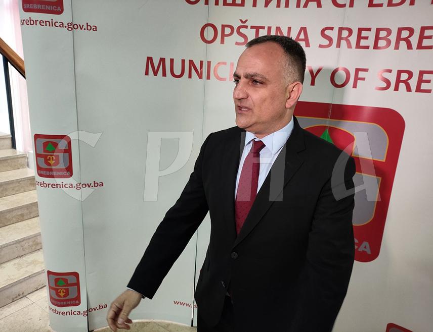 СРЕБРЕНИЦА, 11. МАРТА /СРНА/ - Помоћник министра пољопривреде, шумарства и пољопривреде Републике Српске Негослав Лукић изјавио је данас у Сребреници да је Министарство издвојило значајна средства из Аграрног фонда за пројекте из области воћарства и пчеларства у овој општини.